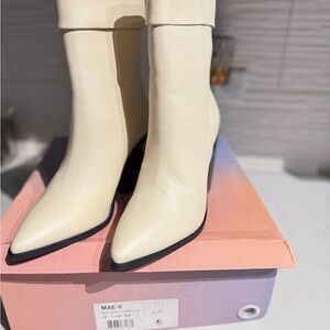 Lisa Vicky Classic Point Toe Cream Boots